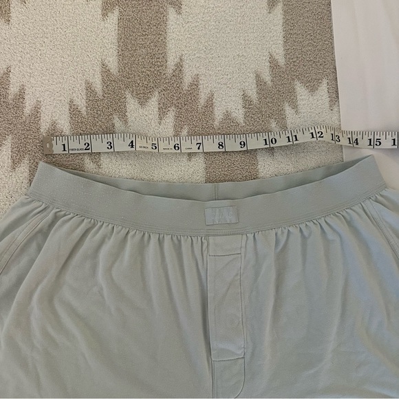 SKIMS Boyfriend Loose Boxer Short, XL, Frost - Picture 5 of 10